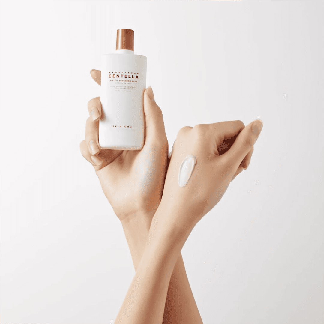 SKIN1004 Madagascar Centella Air-Fit Suncream Plus واقي شمس بالسنتيلا يحتوي لون