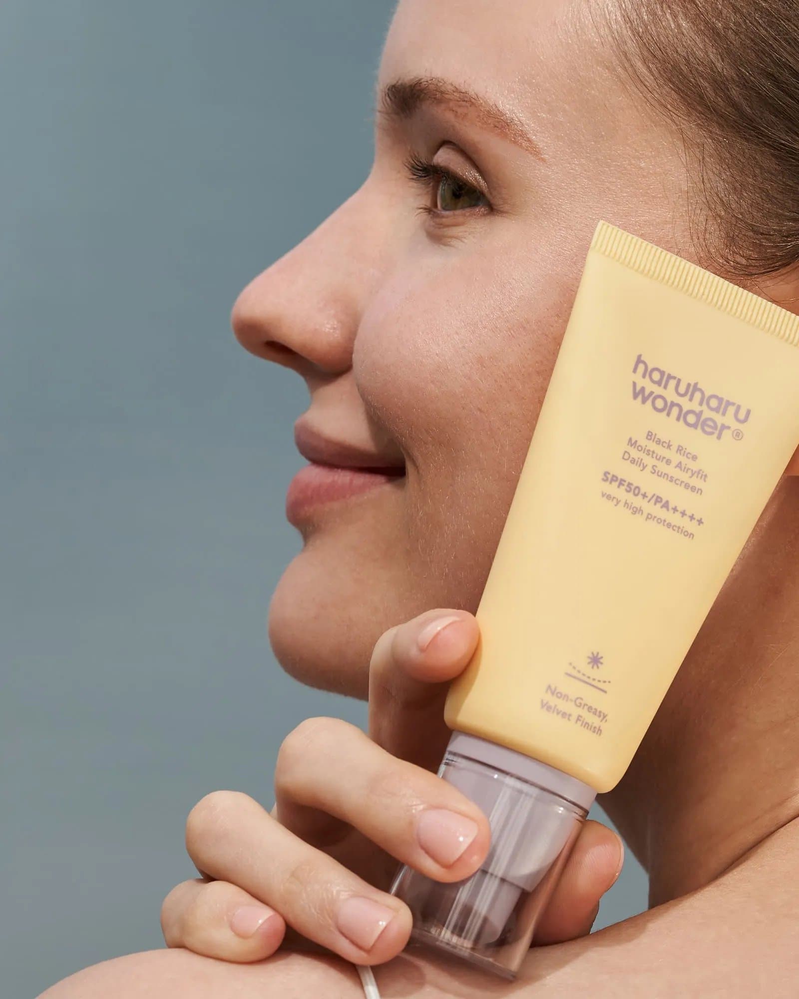 Haruharu Wonder Black Rice Moisture Daily Sunscreen | واقي شمس مرطب من هاررهارو وندر