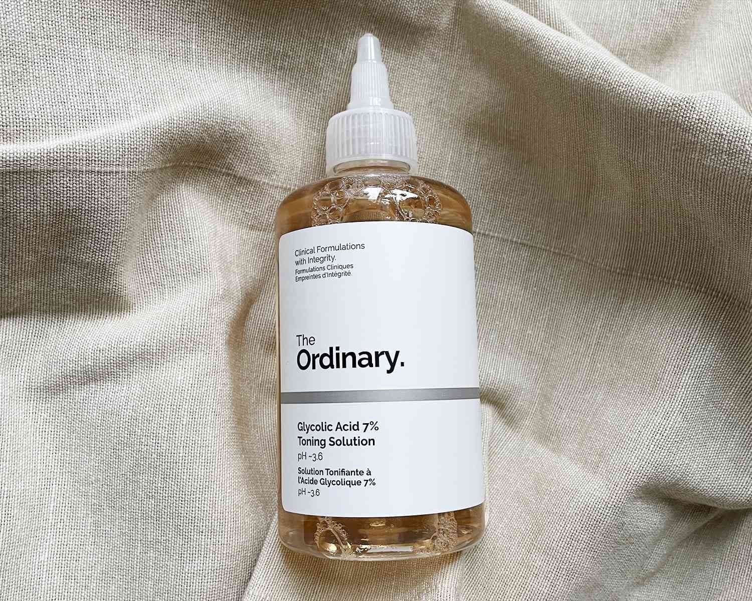 The ordinary glycolic acid 7% Exfoliating toner |
تونر الكلايكولك اسد من ذا اوردنري حجم كبير 240 ملم
