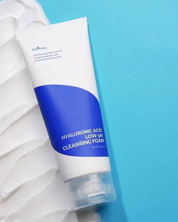 Isntree Hyaluronic Acid Low-pH Cleansing Foam | غسول من ازنتري بالهالورنك اسد