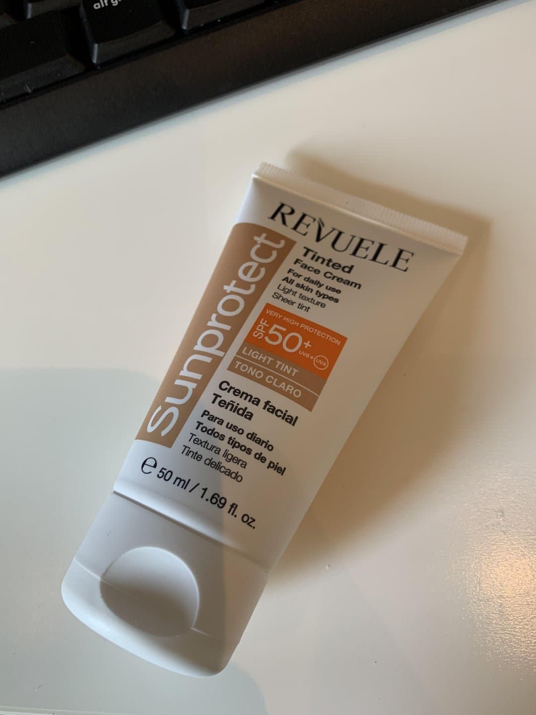 REVUELE TINTED FACE CREAM SUNPROTECT | واقي يحتوي لون من ريفولي