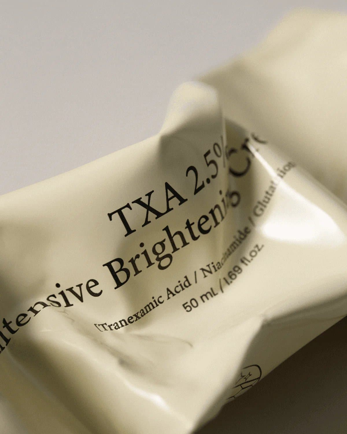 كريم أكسيس واي لتفتيح البشرة وعلاج التصبغات بحمض الترانيكساميك 2.5% - 50 مل | AXIS-Y TXA